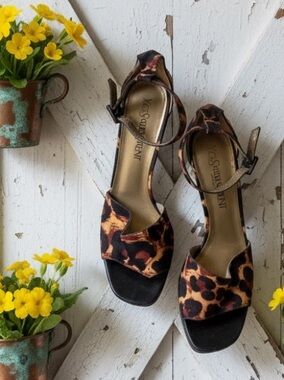 Yves Saint Laurent | Shoes | New Saint Laurent Gippy 1mm  display picture 1